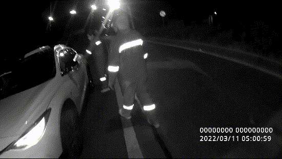 斗门男子开车到大路口紧闭车门，车上2人呼呼大睡！危在旦夕……