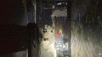 “场面堪比灾难片”！小情侣深夜在房间组了个养生局……闯大祸