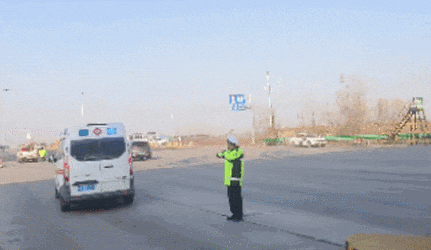 40分钟!他们穿越浓雾上演生死时速…… 40分钟!他们穿越浓雾上演生死时速……