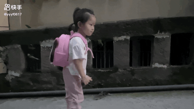 曾被诊断终身无法站立,豆豆穿上了人生中第一双“公主鞋” 曾被诊断终身无法站立,豆豆穿上了人生中第一双“公主鞋”