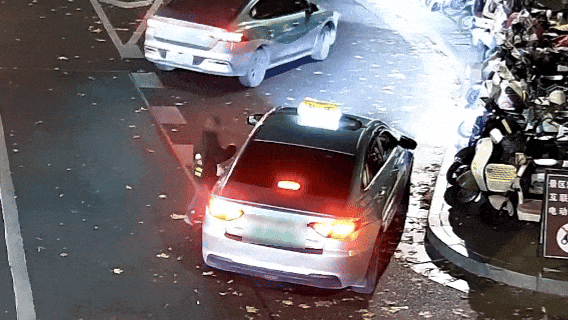 杭州的哥深夜在西湖边接到一名“特殊客人”，直接送去派出所！结局万万想不到