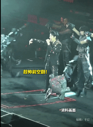 6台宇树机器人,在王力宏演唱会上大秀高难度空翻!马斯克赞叹 6台宇树机器人,在王力宏演唱会上大秀高难度空翻!马斯克赞叹