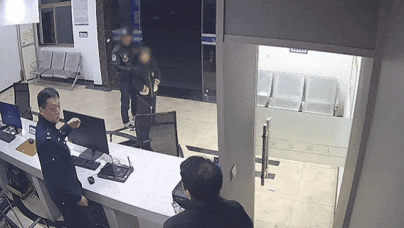 杭州的哥深夜在西湖边接到一名“特殊客人”，直接送去派出所！结局亮了