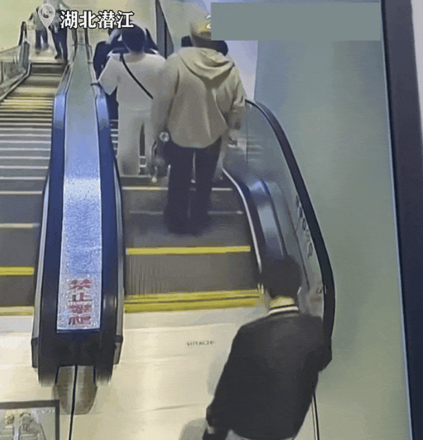 自动扶梯无故骤停,多人险摔倒,男子恶行被监控拍下!别拿生命开玩笑 自动扶梯无故骤停,多人险摔倒,男子恶行被监控拍下!别拿生命开玩笑
