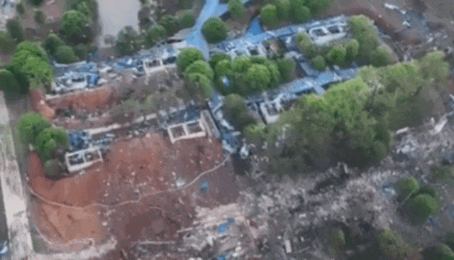 航拍浏阳烟花厂爆炸事故现场，总台记者直击→