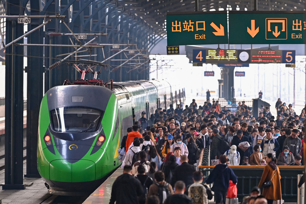 消费市场供需旺 文旅融合春潮涌——2025年清明假期经济观察