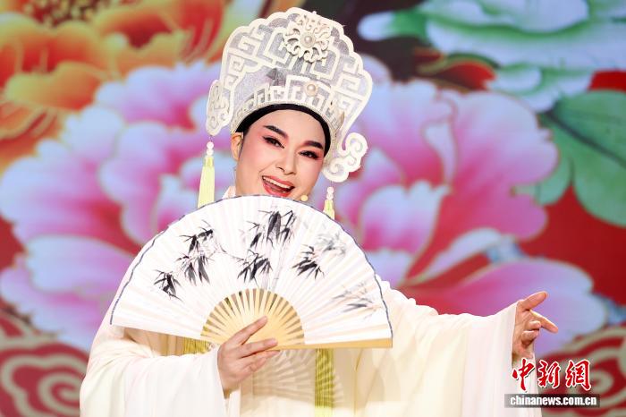 文艺志愿者走进东南大学绽放文艺之花