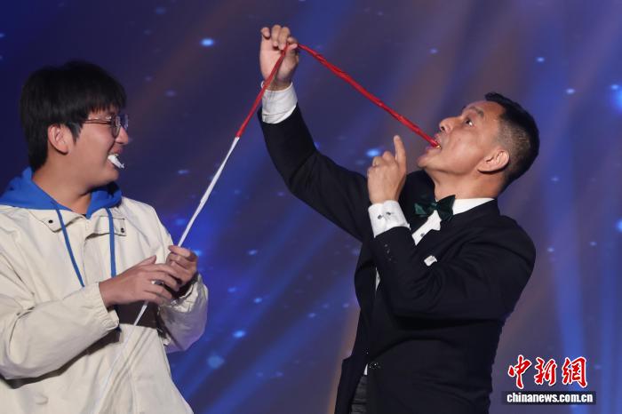 文艺志愿者走进东南大学绽放文艺之花