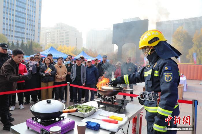 青海民众沉浸式学习消防安全知识