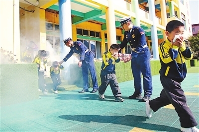 学消防 护成长