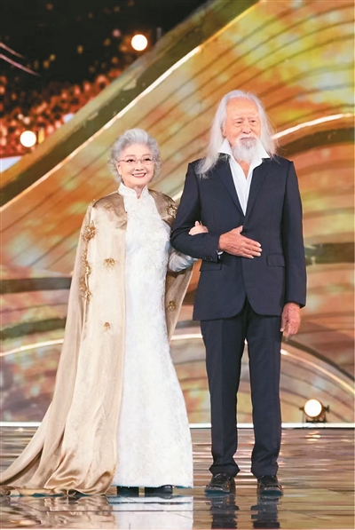 展现银发生活新风尚