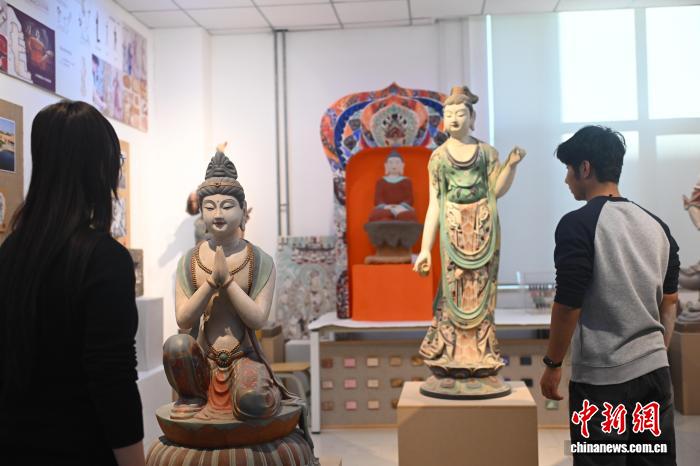 甘肃高校育“文物医生” 甘肃高校育“文物医生”:研修古籍兼具彩陶保护与敦煌艺术