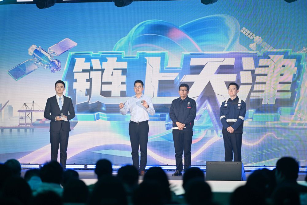 演话剧、科技秀、微宣讲……一堂别样思政课激发青年“踏浪新质潮” 演话剧、科技秀、微宣讲……一堂别样思政课激发青年“踏浪新质潮”