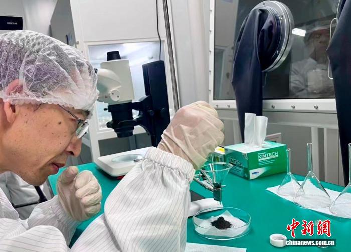 嫦娥六号月壤为何有些黏？中国科学家最新研究揭晓答案