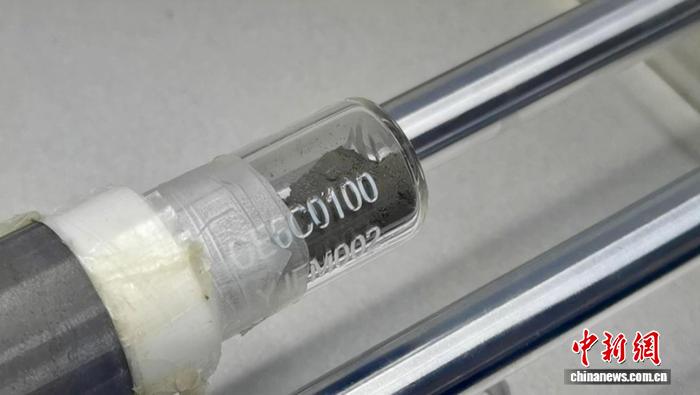 嫦娥六号月壤为何有些黏？中国科学家最新研究揭晓答案