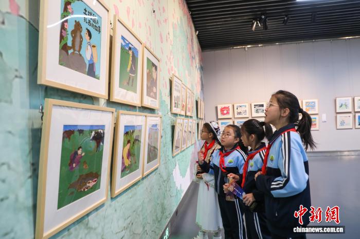 用图画书展现流光溢彩美祁连山