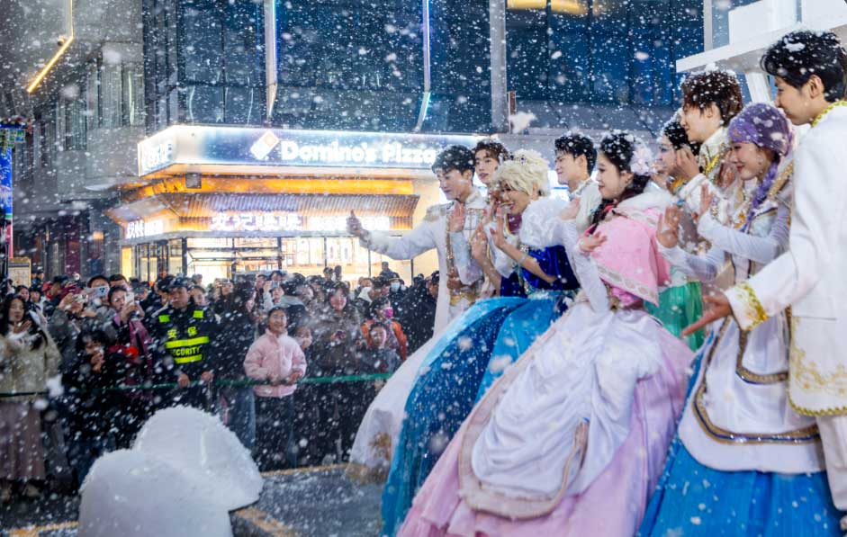 云顶天宫、鹅的惊喜、雪花漫洒......又是一年冰雪季,一整个期待住了! 云顶天宫、鹅的惊喜、雪花漫洒......又是一年冰雪季,一整个期待住了!