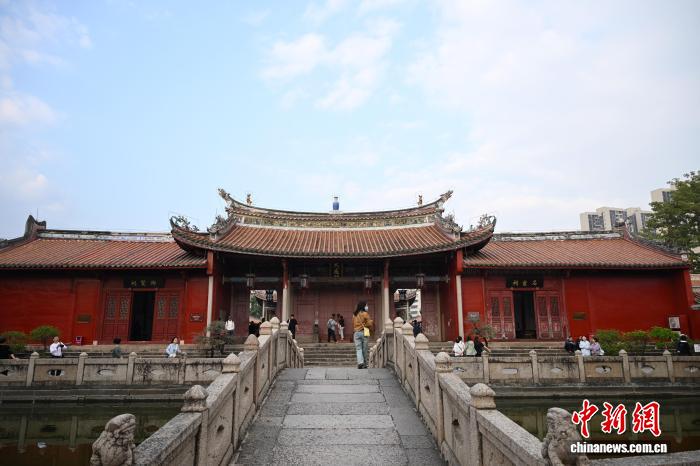 广东：揭阳学宫吸引游客