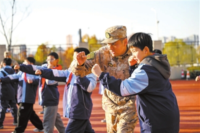 迷彩国防校园行 迷彩国防校园行