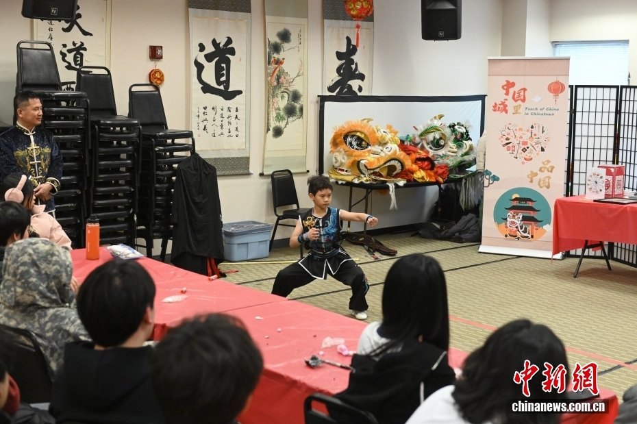 美国高中生“中国城里品中国”