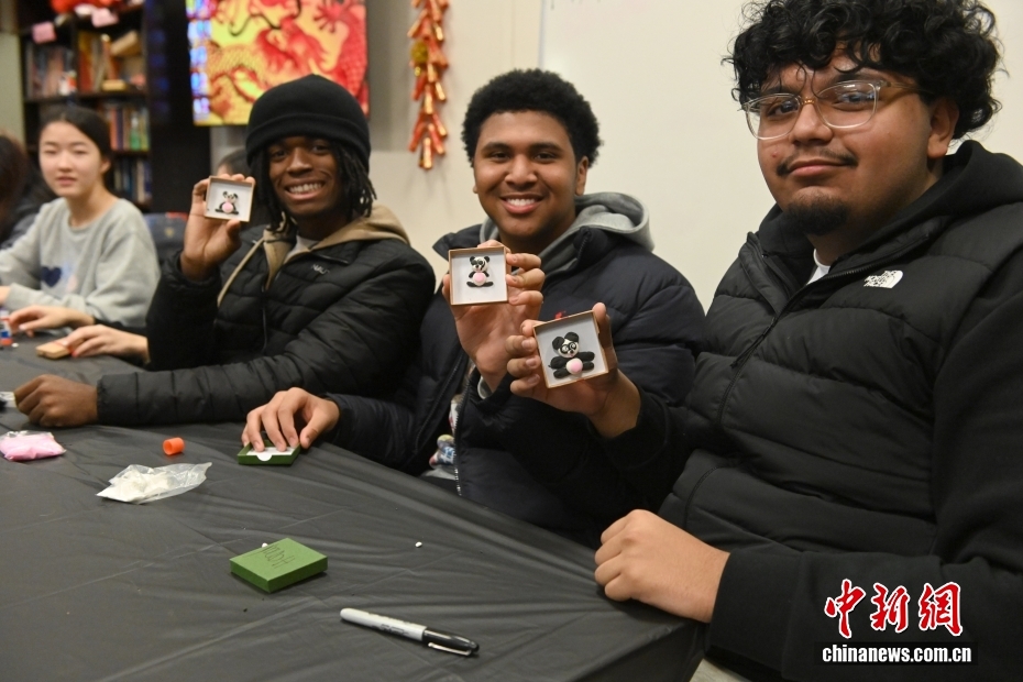 美国高中生“中国城里品中国”