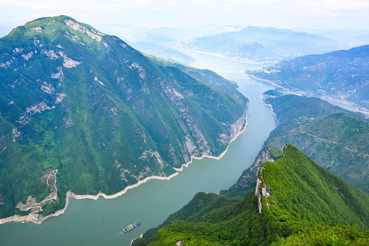 勇担上游责任 守护碧水东流——重庆筑牢长江上游生态屏障观察 勇担上游责任 守护碧水东流——重庆筑牢长江上游生态屏障观察