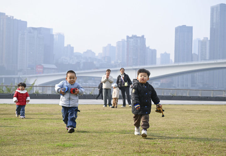 勇担上游责任 守护碧水东流——重庆筑牢长江上游生态屏障观察 勇担上游责任 守护碧水东流——重庆筑牢长江上游生态屏障观察