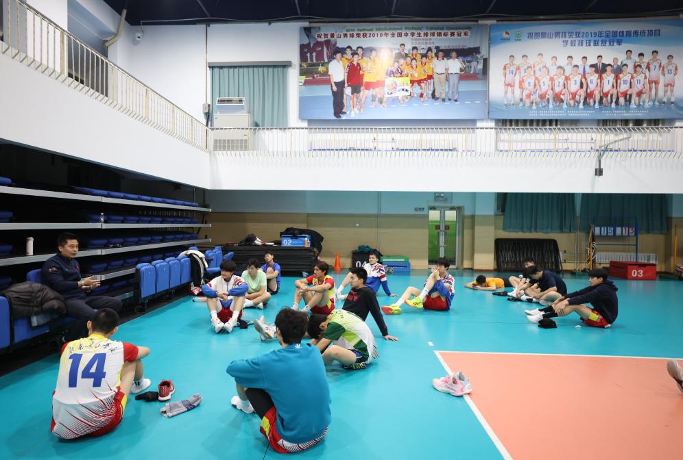 追光丨这支校园男排如何实现“7年8冠”?