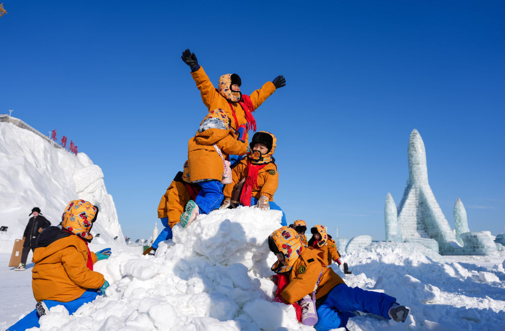 踏雪飞腾,共赴春天 踏雪飞腾,共赴春天