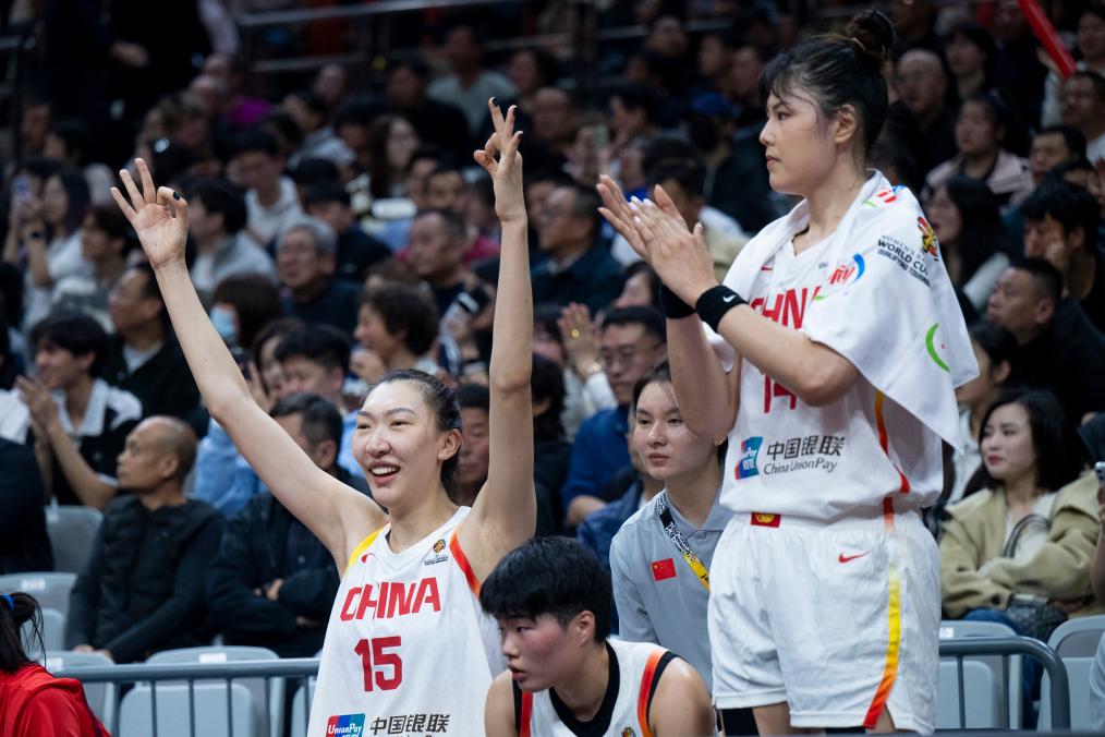 试验“双塔”组合 中国女篮以实战促磨合