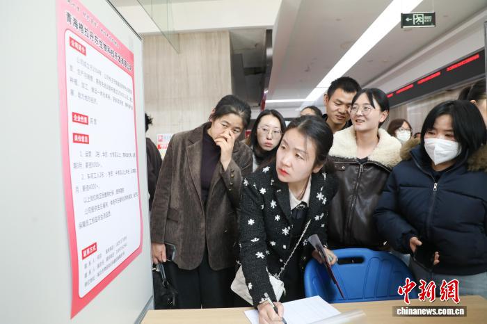 青海举办女性专场招聘促就业
