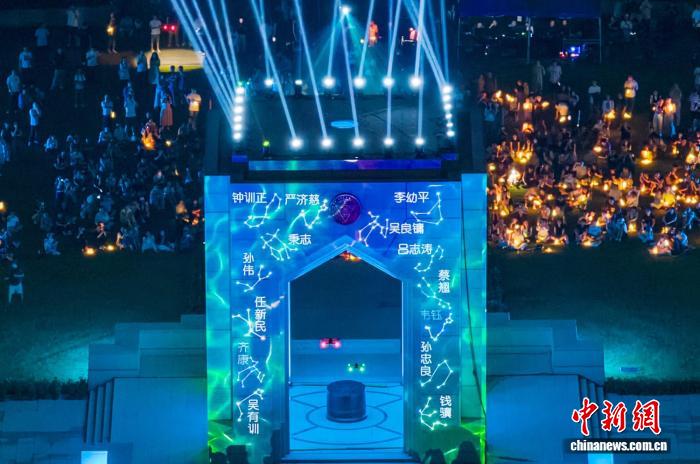 东南大学专属毕业礼定格学子青春