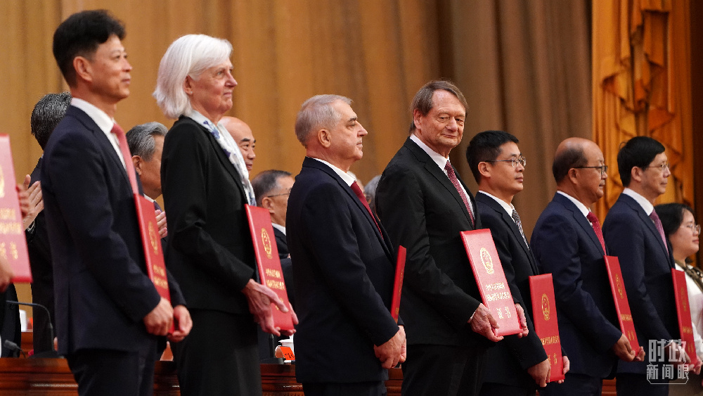 时政新闻眼丨开局之年这次科技盛会上,习近平为新时代科技工作指明方向