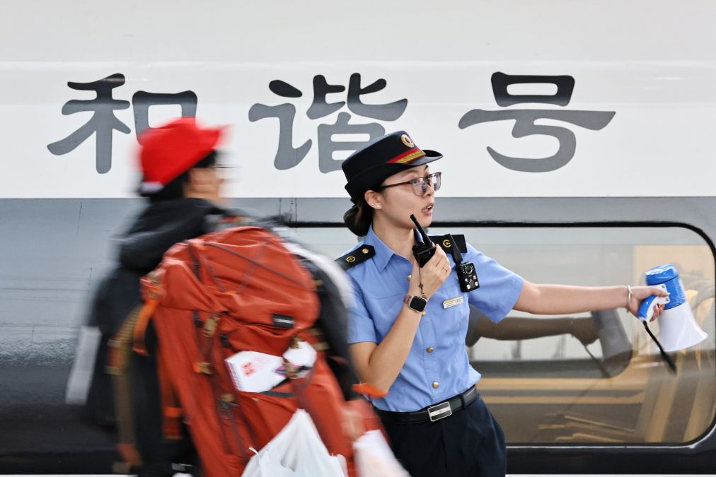 新华社镜头里的国庆假期