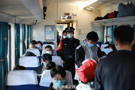 天津旅客大意丢证件 乘警细心帮找回