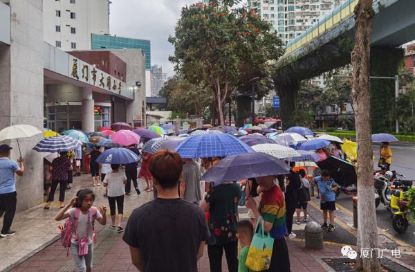 红色预警！厦门暴雨突袭，这些路开始堵堵堵！