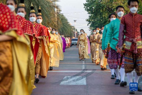 泰国大城府：盛装巡游庆宋干节