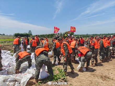 最新：钱团间堤堤坝突发管涌险情 子弟兵紧急驰援