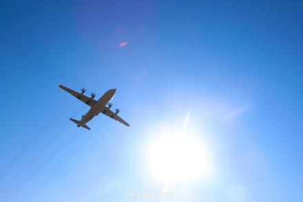 美图！海军航空兵某部开展跨昼夜飞行训练