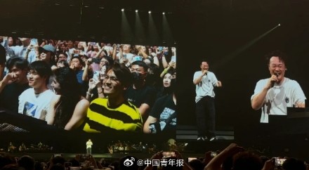 陈奕迅演唱会现场孤泳者集体现身！网友：梦幻联动