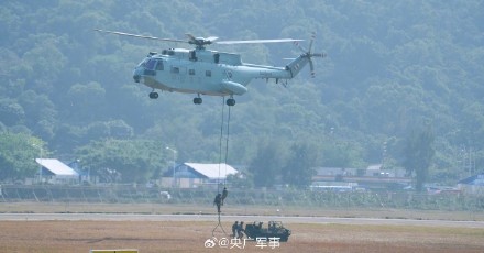 酷！海军陆战队亮相航展压迫感十足