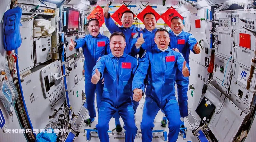 太空“全家福”，又上新了！