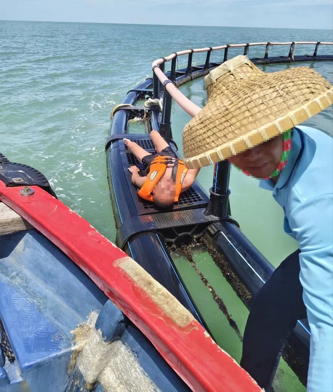 近26个小时绝境漂流，民警抢回两条命！
