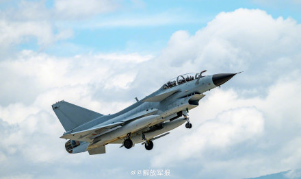 昼夜出击！空军战机翱翔云端