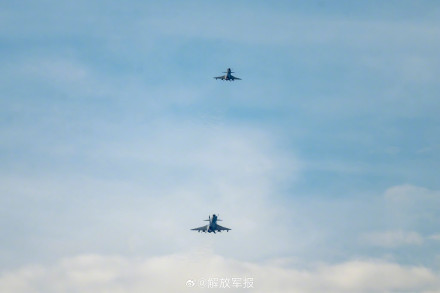 昼夜出击！空军战机翱翔云端