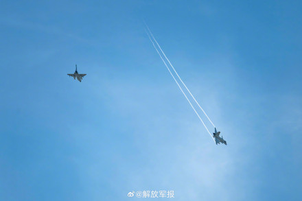 昼夜出击！空军战机翱翔云端