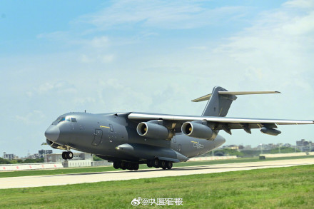 精准！战机空中完成穿针引线