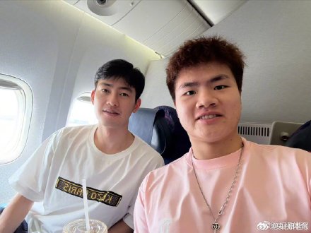 梁王组合出征世锦赛