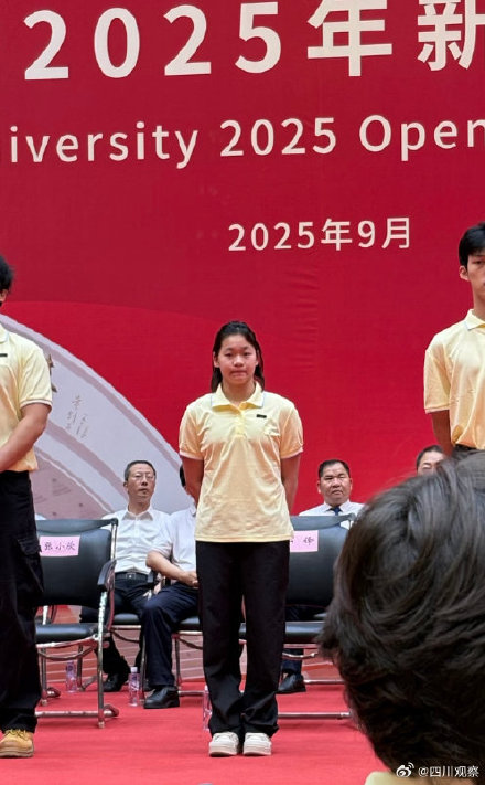 全红婵暨南大学开学照