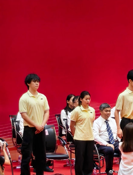 全红婵暨南大学开学照